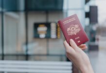 Комиссии Сейма передана инициатива о выдворении и лишении гражданства нелояльных граждан Латвии. Разбираемся, что это значит Паспорт. Петицию о выдворении и лишении гражданства нелояльных жителей рассмотрит комиссия Сейма. МВД считает, что уже имеющихся законов достаточно для того, чтобы принимать меры в отношении людей, представляющих угрозу госбезопасности. Фото: Pilsonības un migrācijas lietu pārvalde