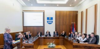 Заседание Даугавпилсской думы, во время которого депутаты приняли бюджет города на 2026 года. 29 декабря 2025 года. Фото: Андрей Емельянов / daugavpils.lv