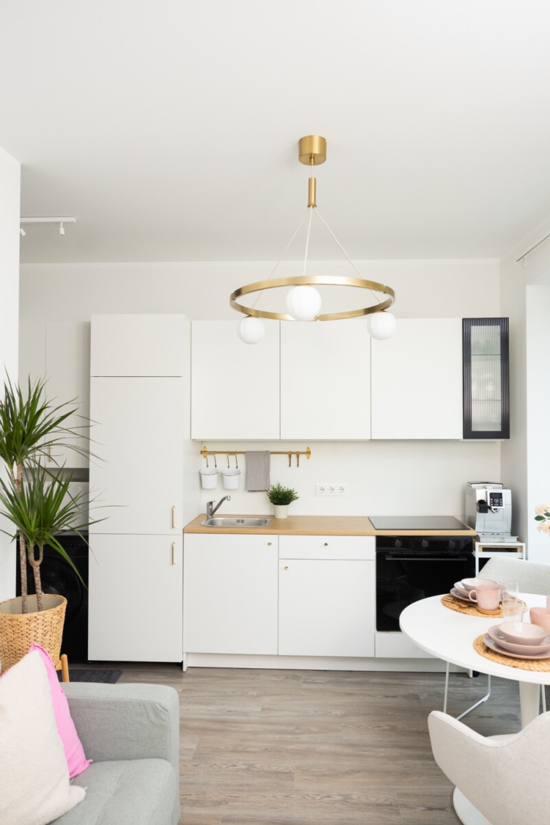 Кухонная зона в квартире-студии после работы с дизайнером. Фото: IKEA