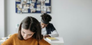 Школьники. Иллюстративное фото: Pavel Danilyuk / pexels.com