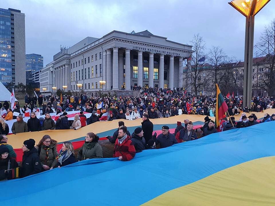 Акция в поддержку Украины в Вильнюсе 24 февраля 2022 года. Фото: E. Blažio / LRT.lt