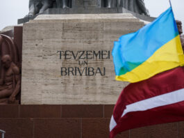 Как Латвия и Литва принимают украинцев-военных беженцев: цифры и факты 24 февраля 2024 года в Риге, у Памятника Свободы. Фото: Gints Ivuškāns / Latvijas Pilsoniskā alianse