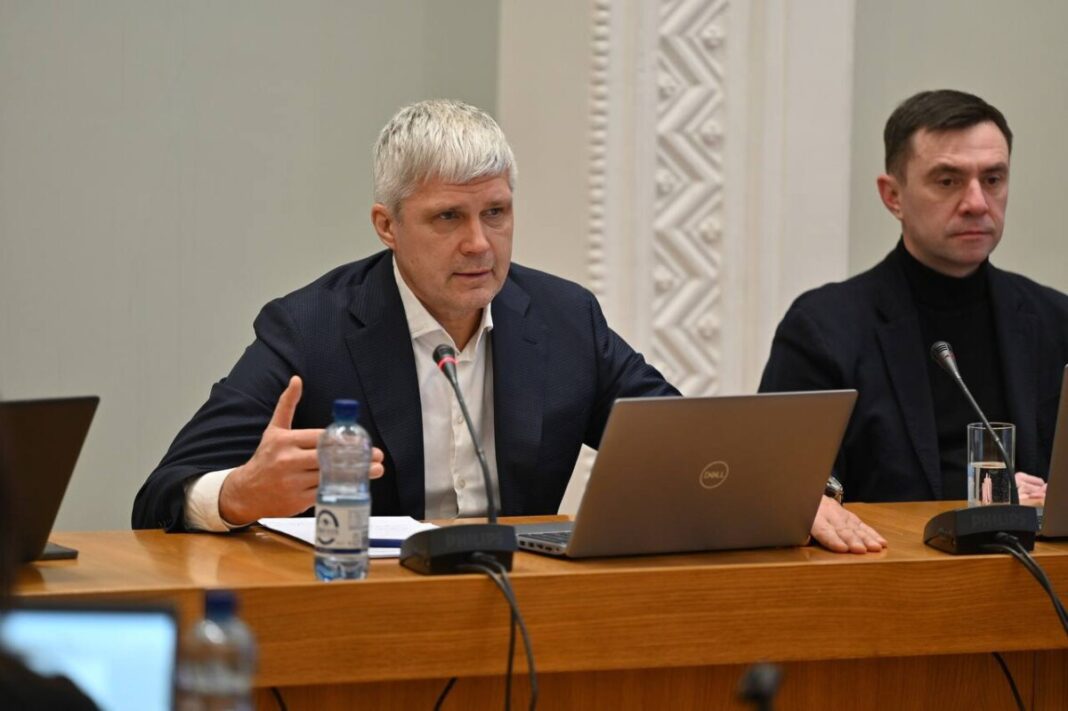 Мэр Резекне Александр Барташевич на заседании городской думы. Фото со страницы политика в Фейсбуке