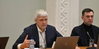 Мэр Резекне Александр Барташевич на заседании городской думы. Фото со страницы политика в Фейсбуке