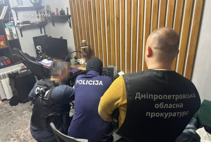Обыски у подозреваемых в мошенничестве в рамках международной операции правоохранителей Литвы, Латвии и Украины. Фото: Valsts policija