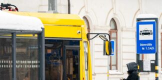 Трамвай в центре Даугавпилса. Фото со страницы Daugavpils satiksme на Фейсбуке