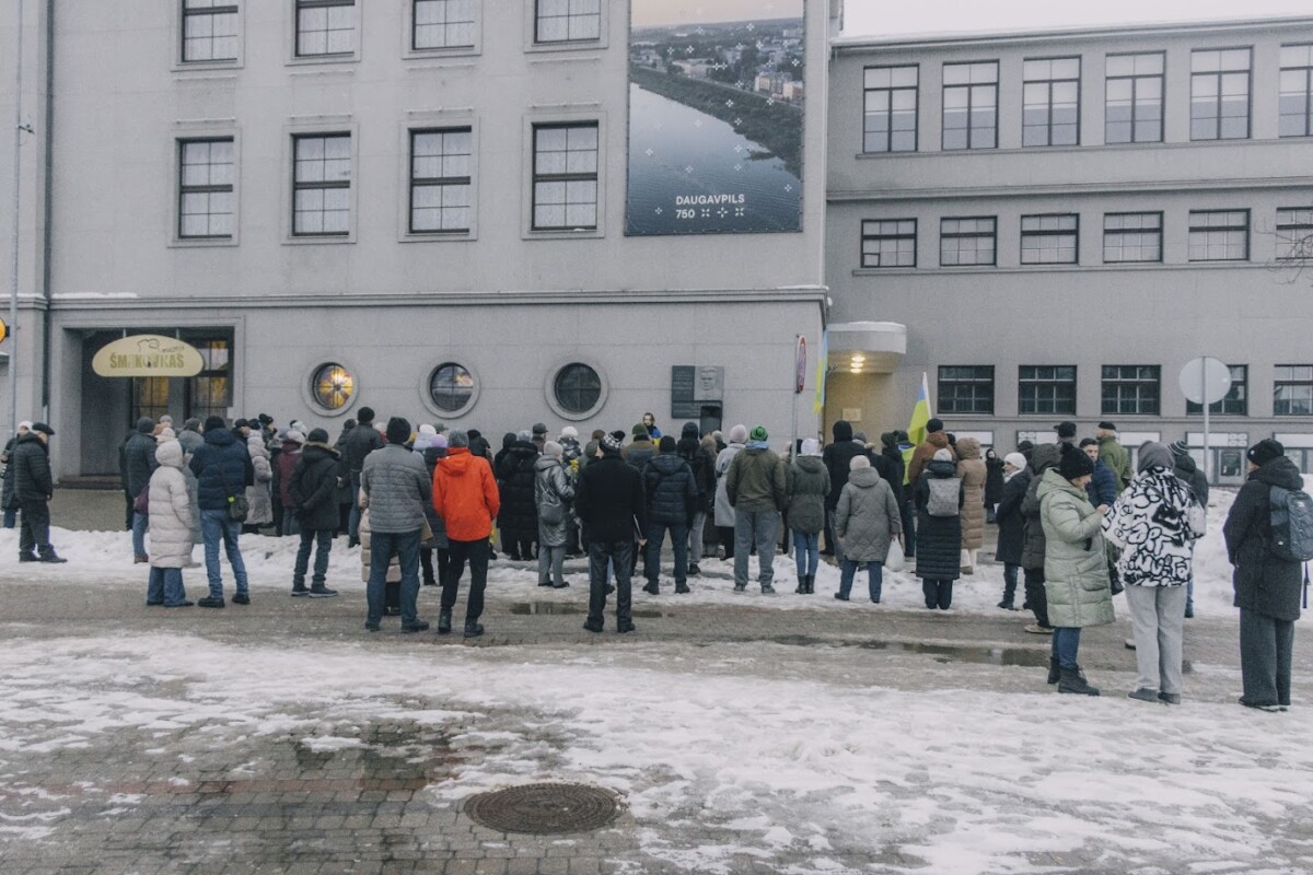Мероприятие в Даугавпилсе 24 февраля 2026 года, в день четвёртой годовщины войны в Украине. Фото: Евгений Ратков