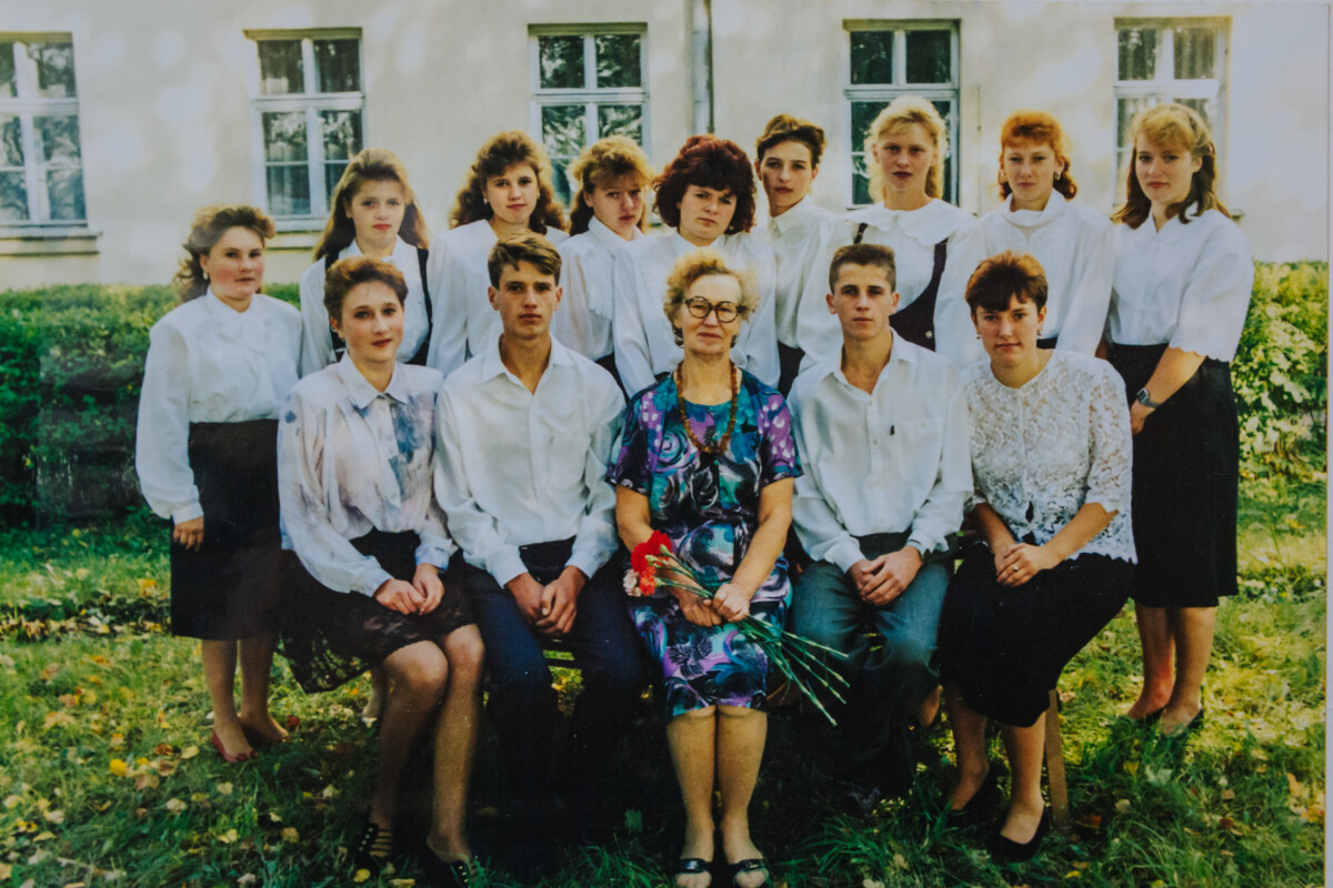 Выпускной класс Хионии Федотовны Лаврецкой в Салиенской средней школе 30 лет назад. Фото из семейного архива Хионии Лаврецкой