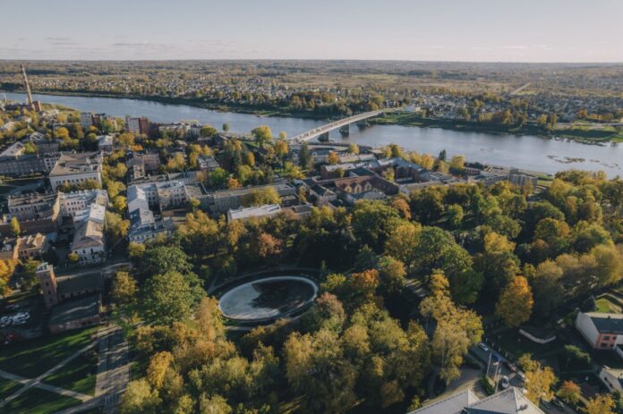 Вид на Даугавпилс с дрона. Октябрь 2024 года. Фото: Евгений Ратков Вид на Даугавпилс с дрона. Октябрь 2024 года. Фото: Евгений Ратков