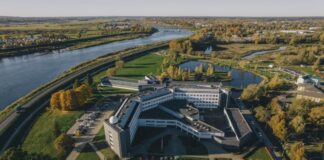 Новый корпус Даугавпилсского университета на улице Парадес, 1. Фото: Евгений Ратков (октябрь 2024 года)