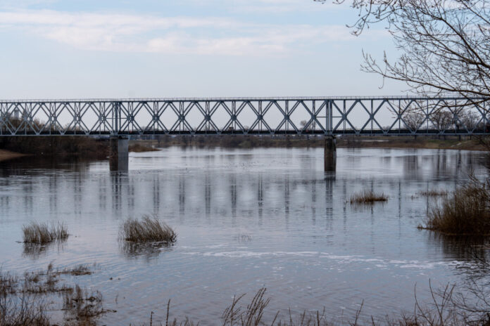 Даугавпилсский железнодорожный мост через Даугаву. Фото: daugavpils.lv