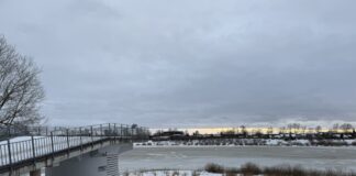 Даугава в Даугавпилсе в районе променада на улице Бругю. 2 марта 2026 года. Фото: Анна Кусиня