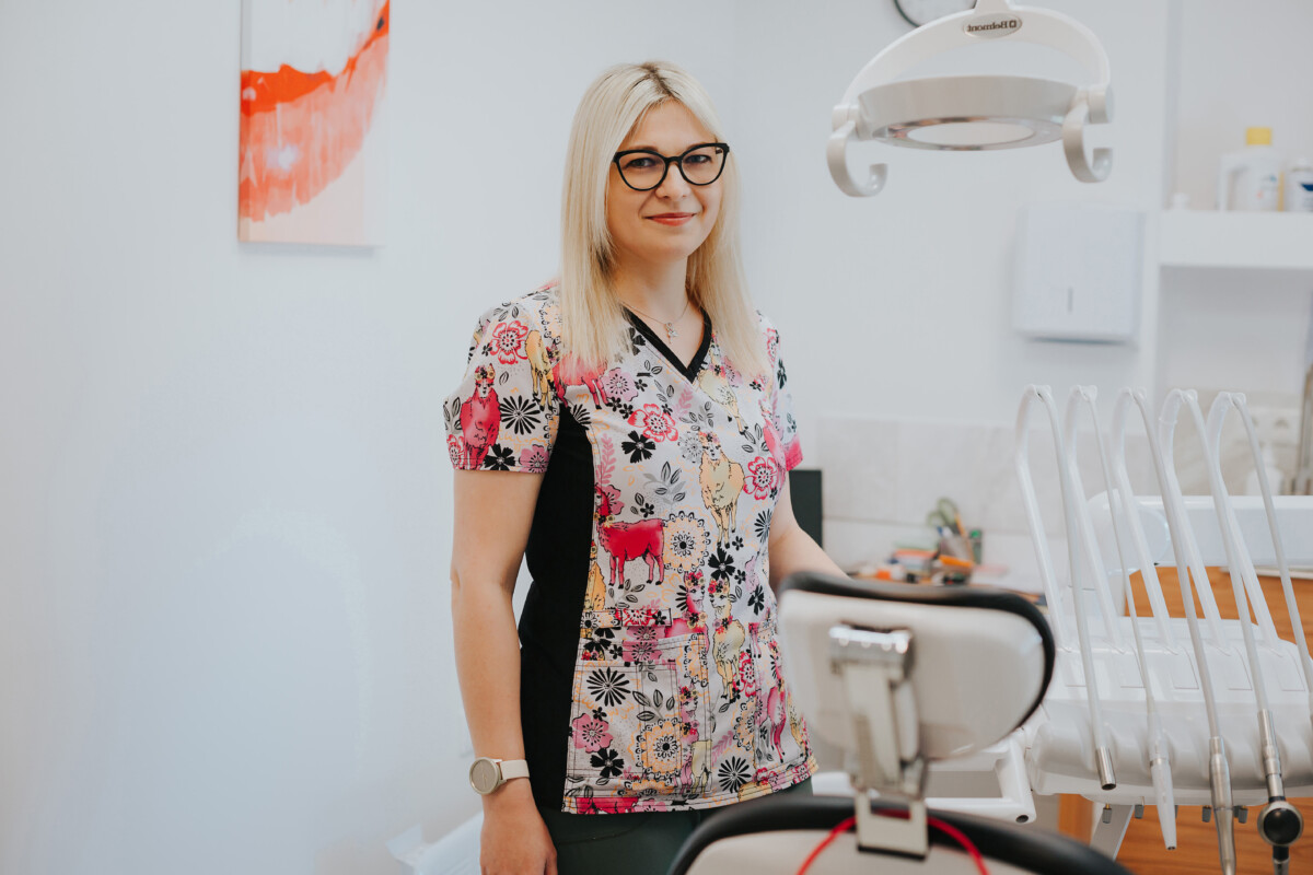 Ирина Янпавле — зубной гигиенист, клиника Dentella