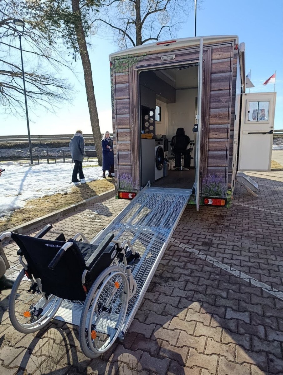 Презентация автомобиля социальной помощи в Даугавпилсе. 5 марта 2026 года. Фото: Эвита Савицкая