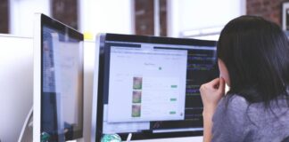По данным Союза свободных профсоюзов, снижение доплат за сверхурочные в Латвии может затронуть как минимум около 129 тысяч работников. Иллюстративное фото: Startup Stock Photos / Pexels