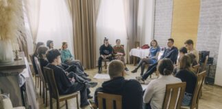 Участники проекта DiscoverEU Inclusion рассказывают от своих приключениях. Фото: Евгений Ратков