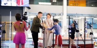 Йорен Добкевич и Марина Иванова (New East) получают Латвийскую премию года в области искусства. Фото: Кристине Мадьяре