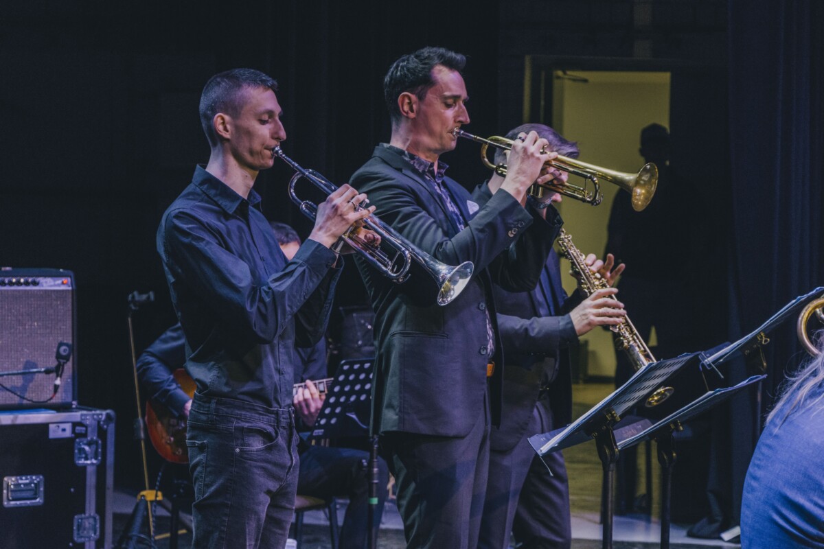 Выступление Баварско-латвийского джазового биг-бенда на концерте Junior Jazz 2026 в Даугавпилсе. 15 апреля 2026 года, Дворец культуры. Фото: Евгений Ратков