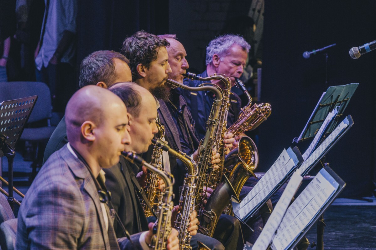 Выступление Баварско-латвийского джазового биг-бенда на концерте Junior Jazz 2026 в Даугавпилсе. 15 апреля 2026 года, Дворец культуры. Фото: Евгений Ратков