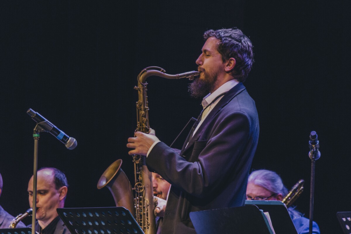 Выступление Баварско-латвийского джазового биг-бенда на концерте Junior Jazz 2026 в Даугавпилсе. 15 апреля 2026 года, Дворец культуры. Фото: Евгений Ратков