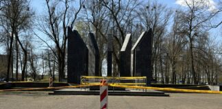 Мемориал в Парке Дубровина в Даугавпилсе. 20 апреля 2026 года. Фото: Анна Кусиня