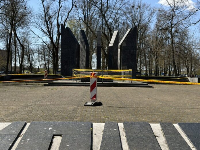 Мемориал в Парке Дубровина в Даугавпилсе. 20 апреля 2026 года. Фото: Анна Кусиня