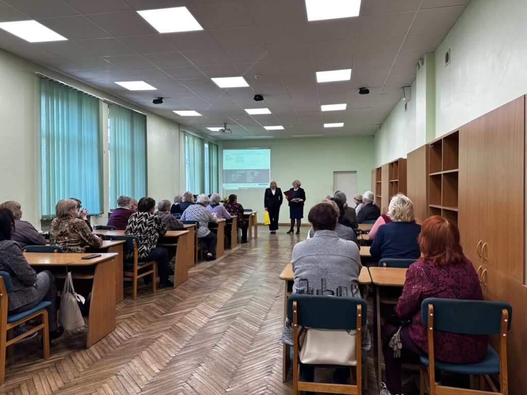 Вручение сениорам сертификатов об обучении в Университете третьего поколения в Даугавпилсе. 24 апреля 2026 года. Фото: Анастасия Шубина
