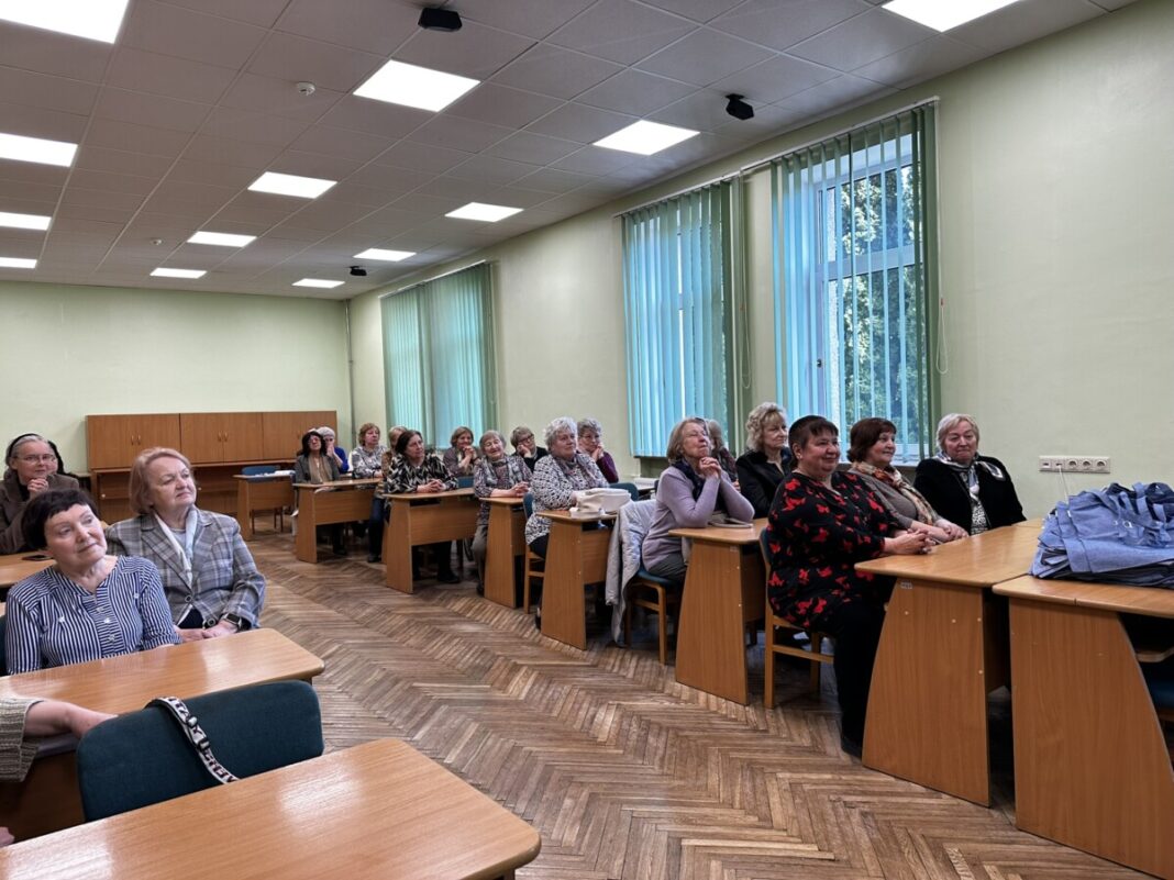 Сениоры на последнем занятии Университета третьего возраста в Даугавпилсе. 24 апреля 2026 года. Фото: Анастасия Шубина