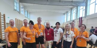 Даугавпилсские атлеты из клуба Kettlebell Fit Daugavpils - участники открытого чемпионата Латвии по гиревому спорту в упражнении «рывок». Фото предоставлено даугавпилсским самоуправлением