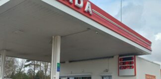 Цены на бензин и дизельное топливо на заправке VIADA в Даугавпилсе 17 апреля 2026 года. Фото: Chayka.lv