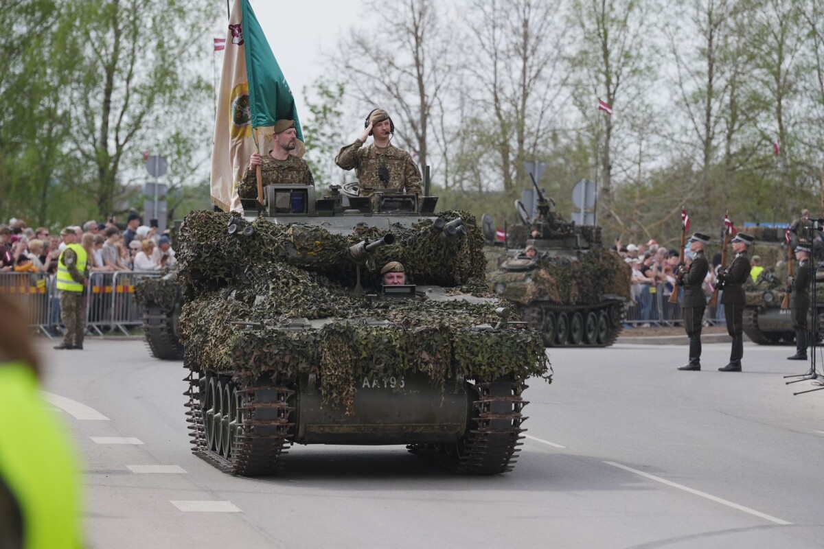 Военный парад в Айзкраукле. 4 мая 2026 года. Фото: Ilmārs Znotiņš / Valsts prezidenta kanceleja