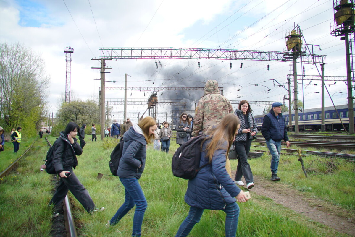 Эвакуация пассажиров поезда Ужгород-Харьков. 1 мая 2026 года. Фото: Алексей Кузнецов