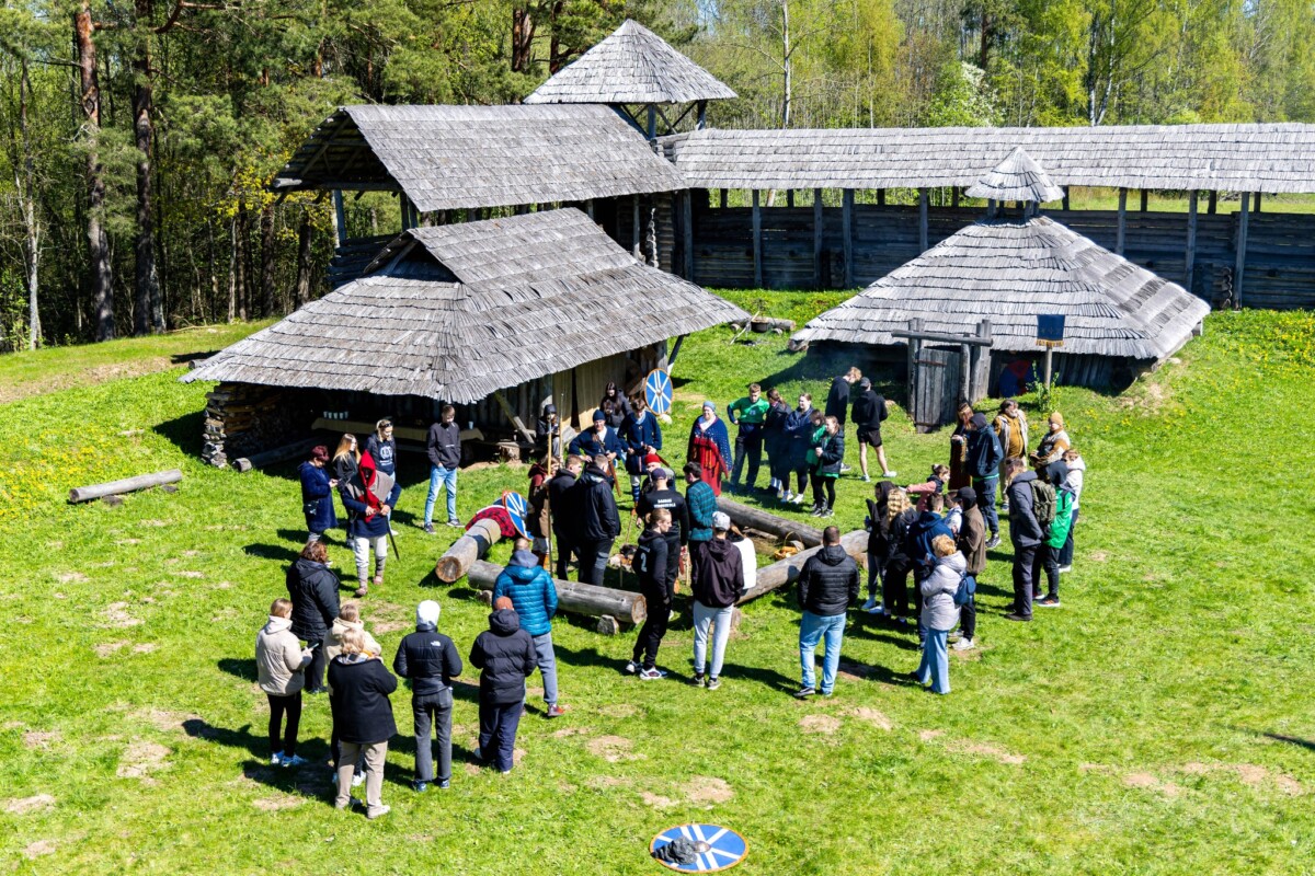Праздник на Кромском холме. Фото со страницы Kroma Kolna bruoliste на Фейсбуке