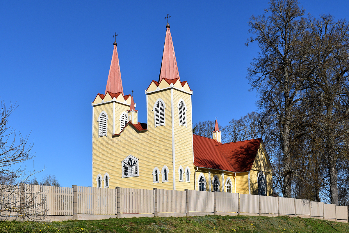 Пилдская католическая церковь Св. Петра и Павла. Фото: Константин Бельский (2 мая 2026 года)