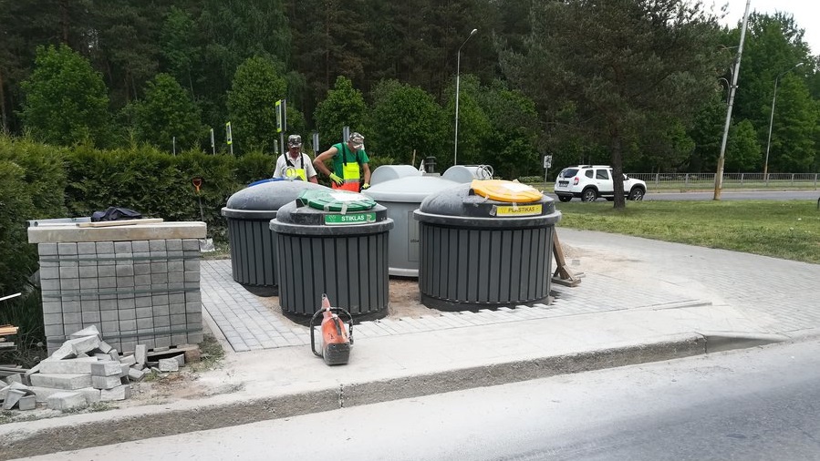 Установка контейнерной площадки в Висагинасе (Литва). Фото: news.tts.lt