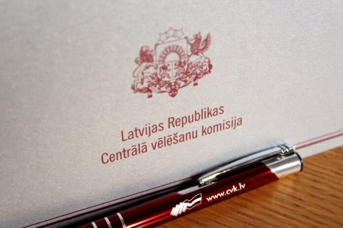 Выборы в 15-й Сейм Латвии пройдёт 3 октября 2026 года. Заранее можно проголосовать в течение нескольких дней до выборов — с 28 сентября по 2 октября. Фото со страницы Centrālā vēlēšanu komisija на Фейсбуке Выборы в 15-й Сейм Латвии пройдёт 3 октября 2026 года. Заранее можно проголосовать в течение нескольких дней до выборов — с 28 сентября по 2 октября. Фото со страницы Centrālā vēlēšanu komisija на Фейсбуке