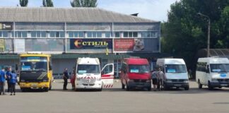 Как живут прифронтовые города в Украине, в которых объявили обязательную эвакуацию детей Эвакуационный транспорт в Шахтарском. Источник: телеграм-канал news shakhtarske