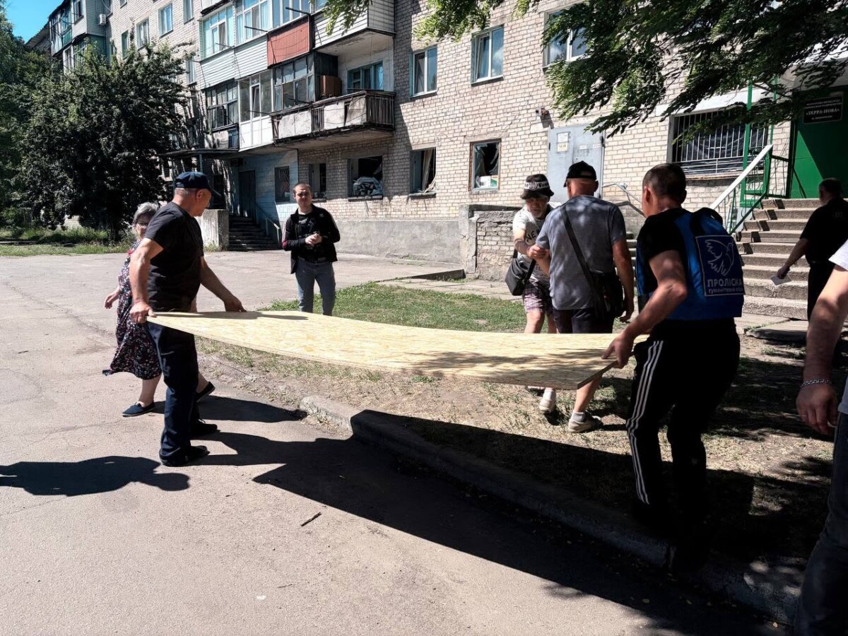 Работа гуманитарных миссий после обстрелов в Шахтарском. Источник: телеграм-канал news shakhtarske