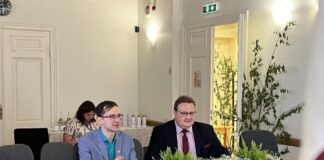 Представители партии «Восходящее солнце для Латвии» в Центральной избирательной комиссии подают списки на выборы в 15-й Сейм. 20 июня 2026 года. Фото с сайта партии