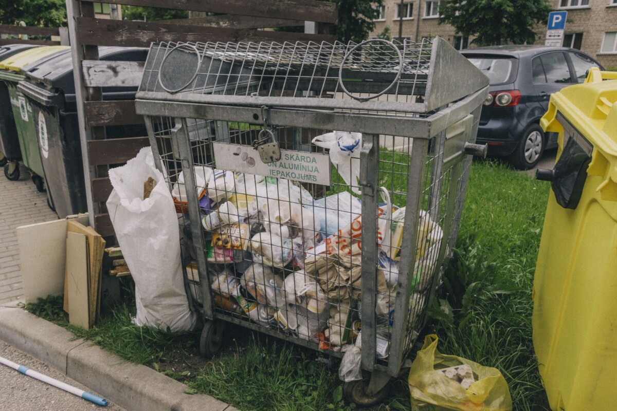 Контейнеры для мусора. Даугавпилс, 31 мая 2026 года. Фото: Евгений Ратков