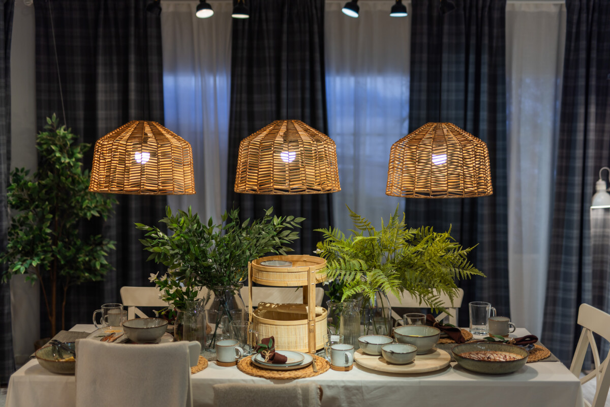 Праздничная сервировка стола к Янову дню. Фото: IKEA