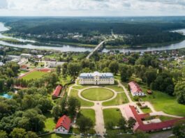 По дорогам Латгалии: Краслава — дворянское гнездо графов Плятеров Приглашаем вместе с нами на историческую прогулку по Краславе — одному из старейших поселений Латгалии. Мультикультурному центру южной Латгалии, тесно связанному с дворянским родом Брёле-Плятеров. Фото: visitkraslava.lv