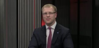 Андрей Элксниньш, мэр Даугавпилса, лидер партии Sarauj, Latgale! Скриншот из программы "Местный вопрос" Латгальской студии ЛСМ. Даугавпилс, 5 июня 2026 года