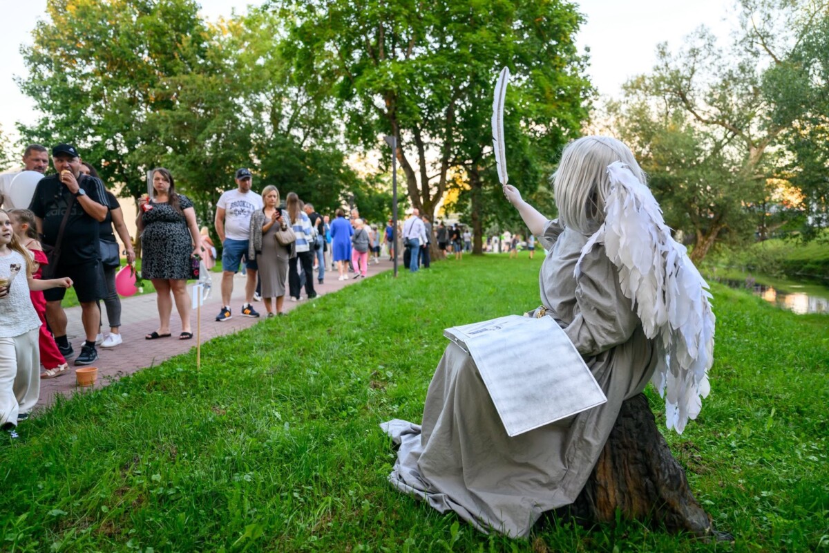 Ребята из организации ART MARKET. Фото: ART MARKET