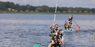Летом в Риге работает несколько пунктов аренды SUP-досок и каяков. Иллюстративное фото со страницы Lūzumpunkts - Piedzīvojumu Organizācija на Фейсбуке