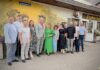 Визит премьер-министра Андриса Кулбергса («Объединенный список») в Латгалию (слева в костюме — Оскар Зугицкий, в белой рубашке — Юрис Вилюмс. в голубом платье — Инара Грoце). Фото со страницы депутата Сейма Юриса Вилюмса в Фейсбуке