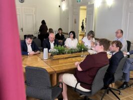 Объединение партий «Центр Согласия» подаёт список кандидатов на выборы в 15-й Сейм. 2 июля 2026 года. Фото: Centrālā vēlēšanu komisija / Facebook