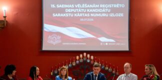 Представители партий, участвующих в выборах в 15-й Сейм, на жеребьёвке номеров для списков партий. 6 июля 2026 года. Фото: Центральная избирательная комиссия