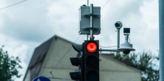 «Умный» светофор в Даугавпилсе на перекрёстке улиц 18 Новембра и Валкас. Фото: daugavpils.lv
