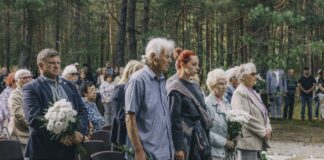 Памятное мероприятие ко Дню памяти жертв геноцида еврейского народа. Оно состоялось в Даугавпилсе, в Межциемсе, 3 июля 2026 года. Фото Евгения Раткова